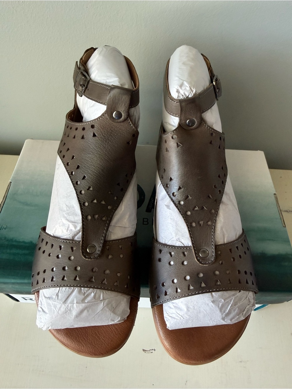 Roan by Bed Stu Kit Cutout Sandals • NWT • Women’s 8 - Picture 4 of 7
